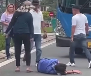 Xôn xao clip tài xế xe buýt bị đánh gãy răng
