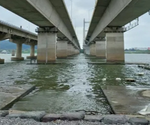 Vụ án kỳ lạ: Phát hiện thi thể một người đàn ông bị buộc tạ ở dưới sông