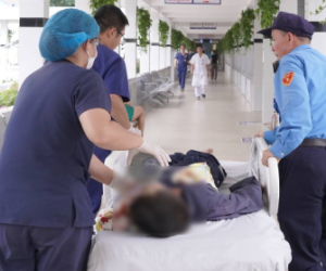 Đi cấp cứu sau khi thường xuyên uống hoa đu đủ ngâm mật ong