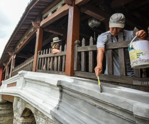 Hội An quét lớp vôi màu nhụ lên thành Chùa Cầu