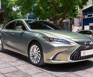 Bất ngờ giá xe sang Lexus ES 250 cũ, chủ lỗ 300 triệu dù mới đi 1.800km
