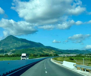 Bộ GTVT đề xuất miễn thu phí 7 loại xe đi trên cao tốc do nhà nước đầu tư