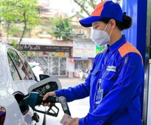 Giá xăng ngày mai có thể giảm lần 4 liên tiếp