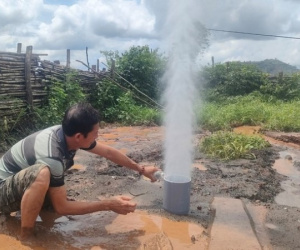Chuyện lạ: Giếng nước trên đỉnh đồi bỗng phun cao hàng chục mét
