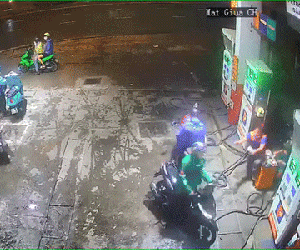 Phát hiện khách hút thuốc ở cây xăng, nam nhân viên có hành động cực dứt khoát