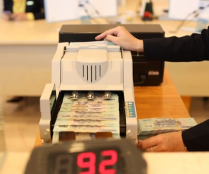 Vì sao nhiều ngân hàng tăng lãi suất tiết kiệm lên 6%/năm?