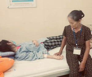 Số phận nghiệt ngã của cô bé 14 tuổi mắc ung thư: Mẹ mắc bệnh tâm thần, sống nương nhờ ông bà già yếu