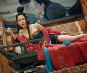 Phim cổ trang mới chiếu đã bị chê tan nát, nữ chính khoe thân phản cảm nhận bão gạch đá