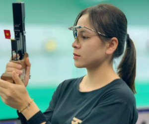 Nữ xạ thủ Trịnh Thu Vinh xuất sắc vào chung kết Olympic 2024: Tuổi thơ chăn trâu vất vả, từ học sinh còi nhất lớp đến... niềm tự hào của thể thao Việt Nam!
