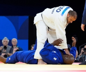 Cay cú vì thua trận, võ sĩ đá vào chỗ hiểm của huyền thoại judo gây phẫn nộ và cái kết bị trục xuất khỏi Olympic