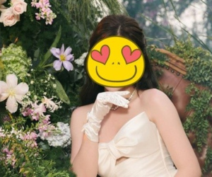 Nàng dâu hào môn nổi tiếng vừa mang thai, mẹ chồng dắt thẳng vào store Gucci sắm đồ sơ sinh
