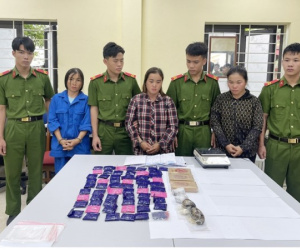 Ba 'nữ quái' vận chuyển 3 bánh heroin cùng hơn 11 nghìn viên ma túy