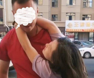 Video cha và con gái thân mật khiến nhiều người lo ngại: Trông giống một cặp đôi hơn là cha con