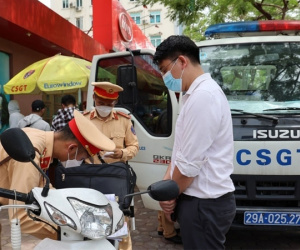 Quyền hạn của CSGT khi kiểm soát trật tự an toàn giao thông theo luật mới
