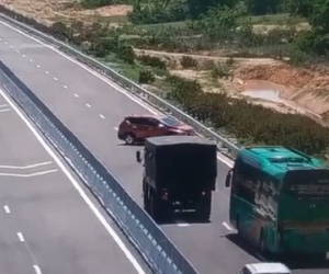 Thi rớt bằng lái ô tô, tài xế chạy ngược chiều trên cao tốc