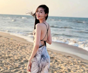 Nhan sắc của Hoa hậu vừa đăng quang ở tuổi 23, có bố là cán bộ Viện kiểm sát, mẹ là hiệu trưởng