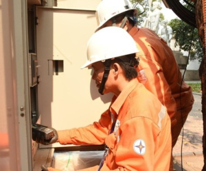 Nước về thủy điện tăng cao, vẫn lo thiếu điện đến hết tháng 10