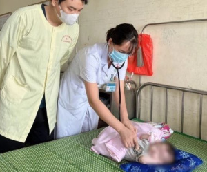 Nhiều trẻ dưới 1 tuổi mắc Covid-19, bố mẹ lầm tưởng con bị cúm