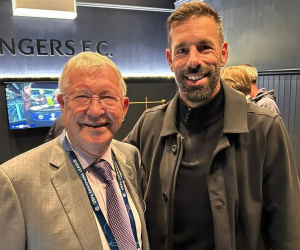 Van Nistelrooy trở lại MU giúp Ten Hag, tiết lộ ‘bí kíp’ từ Sir Alex