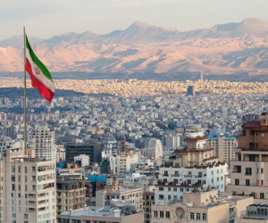 Iran phát cảnh báo không phận, có thể sắp tấn công Israel