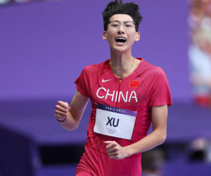 VĐV gây sốt tại Olympic vì giao diện 'như đi thi học sinh giỏi', vừa đeo kính vừa chạy băng băng về đích