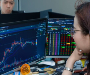 Chứng khoán hồi phục sau cú bốc hơi 8 tỷ USD, cổ phiếu nhà Cường Đôla vẫn dò đáy