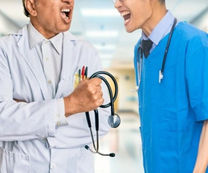 Hai bác sĩ Trung Quốc ẩu đả vì tình tay ba với nữ y tá, một người nhập viện chăm sóc đặc biệt