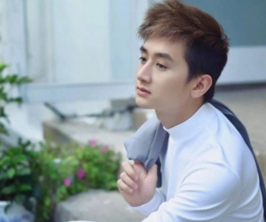 Sao nam vừa công khai bị HIV trở về Việt Nam sau 4 năm ở Thái?
