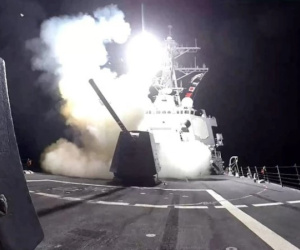 Houthi tấn công 2 tàu chiến Mỹ ở Vịnh Aden và 1 tàu thương mại ở Biển Đỏ