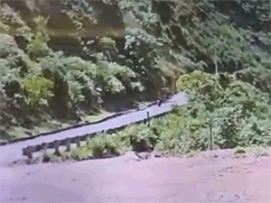 Người đàn ông thoát chết may mắn khi đá lở ở Lai Châu