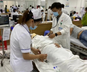 Sức khỏe 3 nạn nhân bị nhánh cây ở công viên Tao Đàn gãy đè lên người hiện ra sao?
