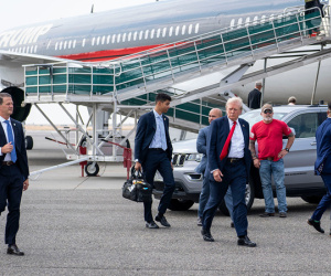 Máy bay của ông Trump phải hạ cánh khẩn cấp vì sự cố kỹ thuật