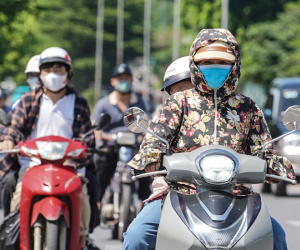 Người Hà Nội quay cuồng với nắng nóng gần 40 độ C