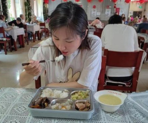 Cô gái 38 tuổi chuyển đến viện dưỡng lão sinh sống, lý do đằng sau khiến giới trẻ ngày nay phải giật mình nhìn lại bản thân