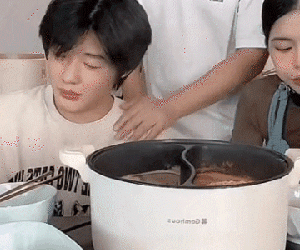 Dân mạng chia sẻ khoảnh khắc Dịch Dương chán nản khi gần bố, trái ngược với lúc ở cạnh Hằng Du Mục