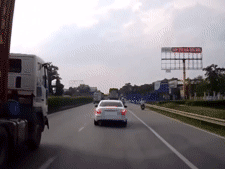 Nóng trên đường: Những cảnh húc đuôi xe khi không giữ khoảng cách an toàn