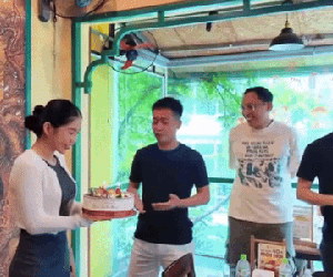 Cảnh Hằng Du Mục được team Quang Linh Vlogs bí mật tổ chức sinh nhật khiến Tôn Bằng 'phát điên'?