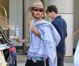 Justin Bieber lớn tiếng quát nạt 'trẻ trâu', quyết bảo vệ vợ bầu Hailey Baldwin