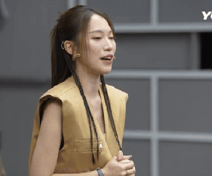 EQ cao ngút ngàn của Khánh Vy