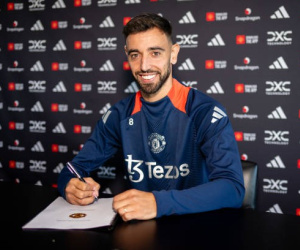 Bruno Fernandes rạng rỡ kí HĐ mới với MU