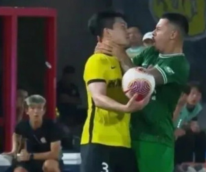 Bóp cổ đối phương vì cay cú, tuyển thủ Trung Quốc gây chấn động dư luận