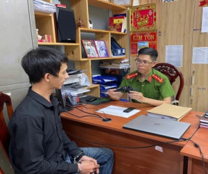Dùng súng giả đe doạ cướp điện thoại, nam thanh niên còn nhắn tin cho nạn nhân đòi tiền chuộc