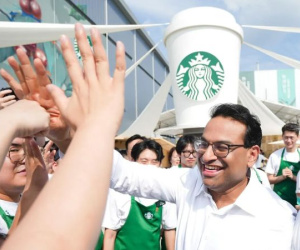 Cuộc cải tổ lịch sử của Starbucks: 3 năm thay 3 đời CEO để tăng doanh thu, tự phá bỏ ‘luật ngầm’ sau nhiều thập kỷ nhận mình là thương hiệu cao cấp