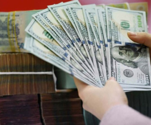 Giá USD tự do lao dốc, 'bốc hơi' 640 đồng so với giá đỉnh