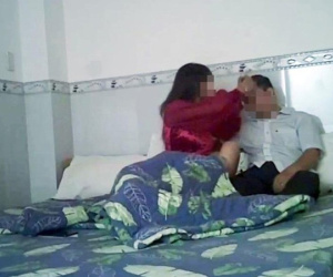 Quan hệ ngoài luồng, loạt lãnh đạo người mất chức, kẻ nhận 'trái đắng'
