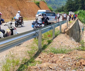 Ôtô lao xuống vực bốc cháy, một người chết