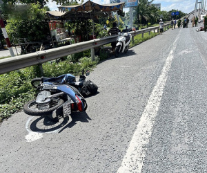 Hai xe máy va chạm trên đường đang thi công, một người tử vong