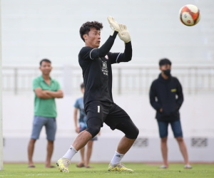 Bùi Tiến Dũng gặp 'mối nguy' vì thủ môn Việt kiều, sắp thêm lần khăn gói tới HAGL cứu sự nghiệp?