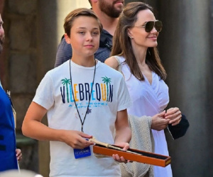 Con trai duy nhất của Angelina Jolie và Brad Pitt: Ngoại hình 'y đúc' bố, từng ra công viên bán đồ ăn cho thú cưng