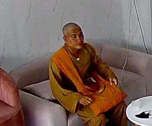 Giả người tu hành đi bán hương rồi sàm sỡ cô gái trong quán spa ở Hải Dương